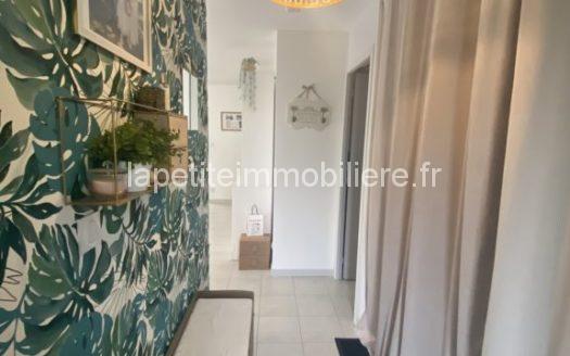 Maison récente de plain-pied à Galgon (33133)