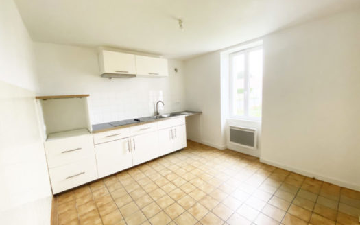 MAISON ANCIENNE FORT POTENTIEL à Saint-Genès-de-Fronsac 33240