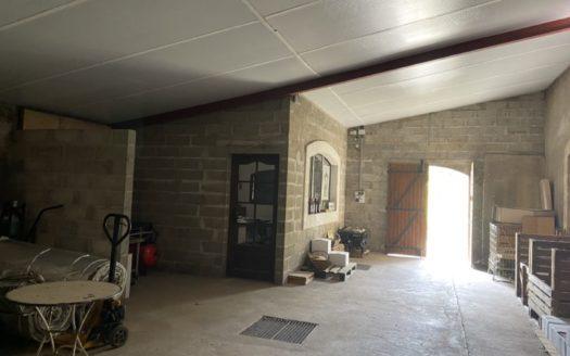 Très beau chai à Saint-Ciers-d’Abzac 33910