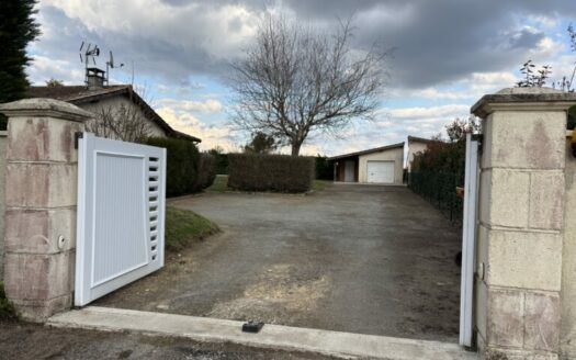 MAISON DE PLAIN PIED AVEC PISCINE à Saint-Ciers-d’Abzac 33910