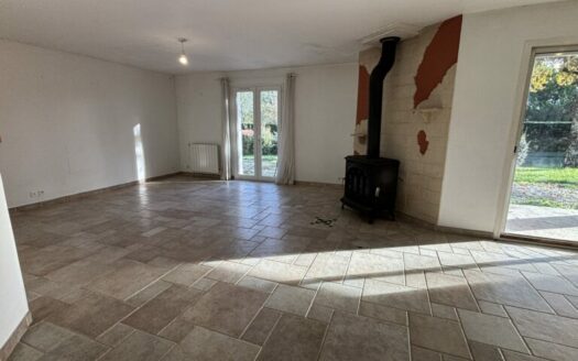 MAISON T4 AVEC GRAND TERRAIN ET GARAGE à Périssac 33240