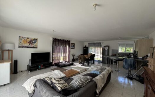 MAISON T5 DE PLAIN-PIED AVEC GARAGE ET JARDIN à Galgon 33133
